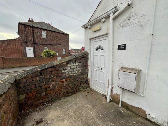 2 Bedroom Flat To Rent In Flat, Coach Road, WF1