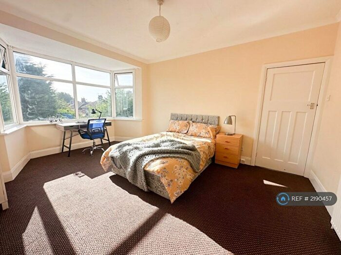 3 Bedroom Flat To Rent In Valley View, Jesmond, Newcastle Upon Tyne, NE2