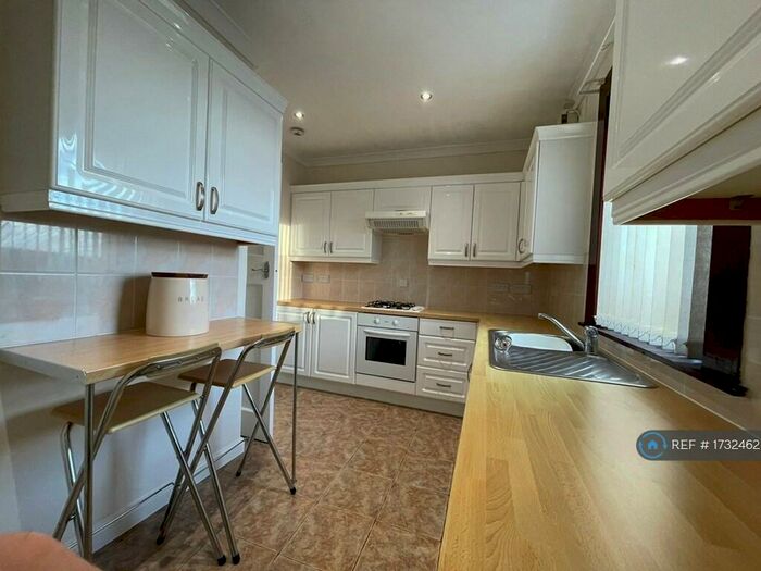 2 Bedroom Flat To Rent In Sprotwell Terrace, Sauchie, Alloa, FK10