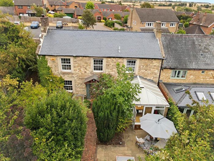 3 Bedroom Semi-Detached House For Sale In London Road, Wollaston, NN29