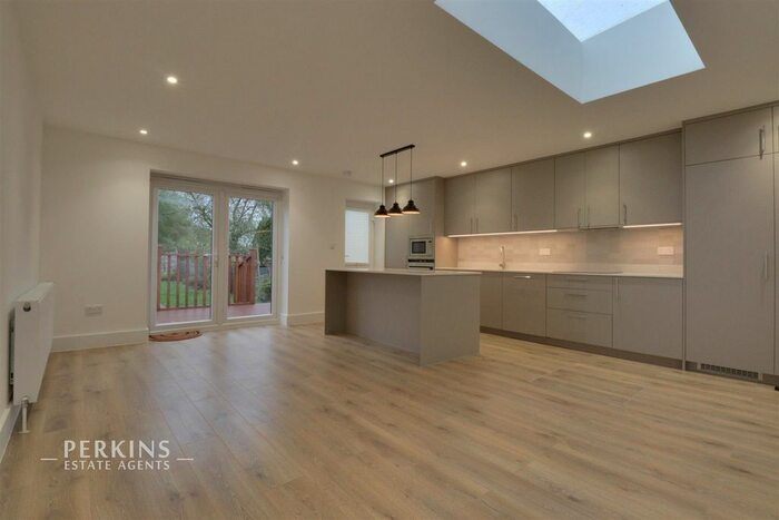 3 Bedroom Terraced House To Rent In Allenby Road, Southall, UB1