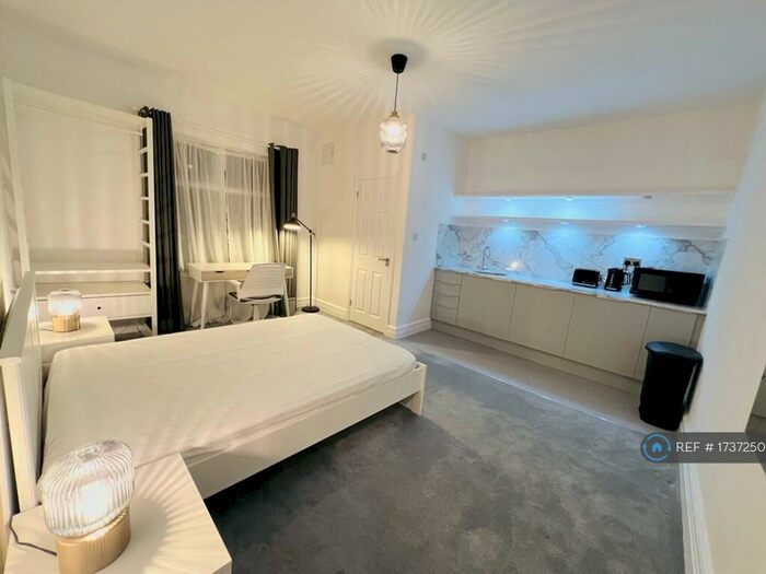 Studio To Rent In Park Road, Loughborough, LE11