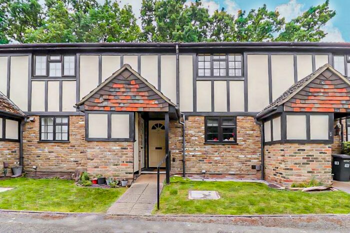 1 Bedroom Ground Maisonette To Rent In Limebush Close, New Haw, KT15