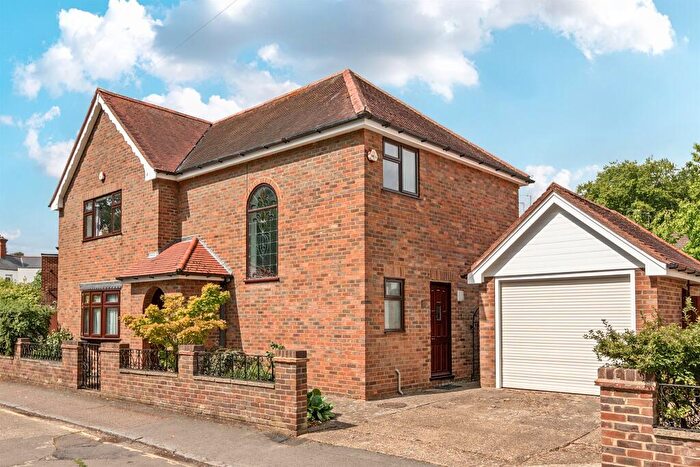 4 Bedroom Detached House For Sale In Parsonage Gardens, Enfield, EN2