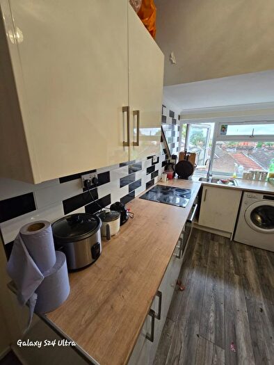 3 Bedroom Flat To Rent In Travistock Court, Luton, LU1