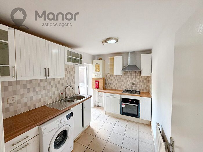 3 Bedroom Flat To Rent In Boleyn Road, Forest Gate, E7