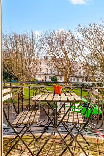 2 Bedroom Flat For Sale In Norfolk Square, BN1