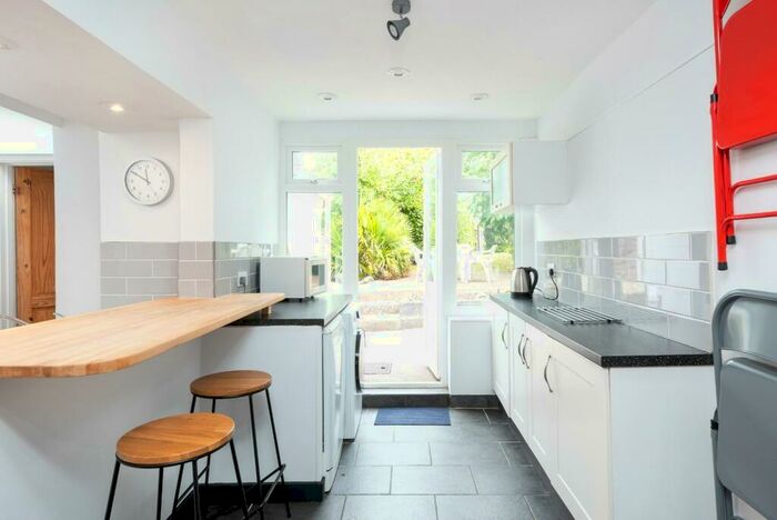 4 Bedroom Terraced House To Rent In West Avenue, Bath, BA2