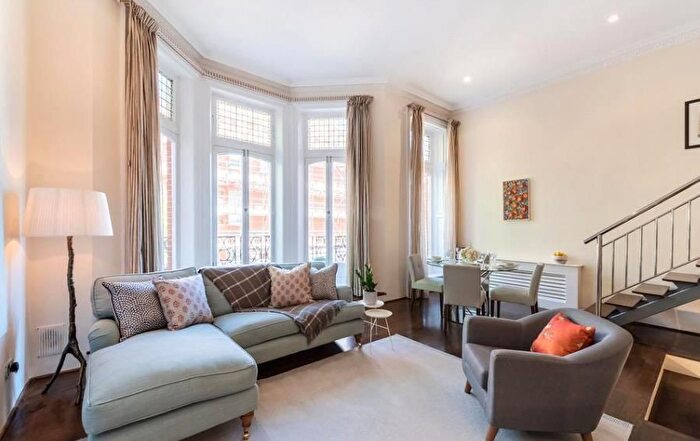2 Bedroom Flat To Rent In Maiden Lane, Covent Garden, London, WC2R