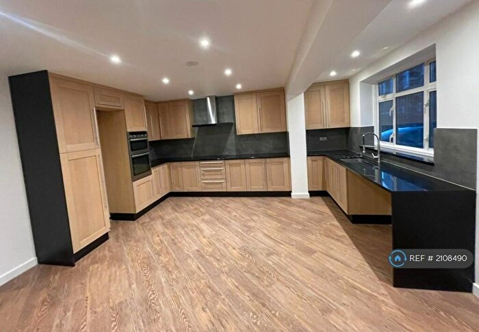 3 Bedroom Terraced House To Rent In London, London, N13