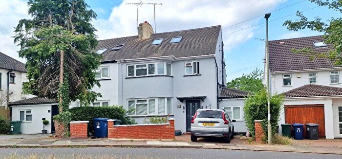 3 Bedroom Flat To Rent In Fernside Avenue, London, NW7