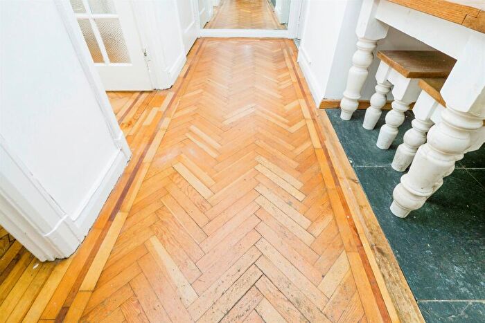 1 Bedroom Apartment For Sale In Westgate Street, Cardiff, CF10