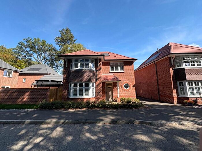 3 Bedroom Detached House To Rent In Farrier Drive, Aldershot, Hampshire, GU11
