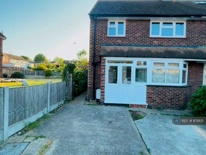 3 Bedroom Semi-Detached House To Rent In Richmond Drive, Westcliff-On-Sea, SS0