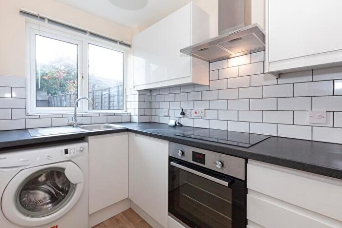 1 Bedroom Semi-Detached House To Rent In Meadow Way, Yarnton, OX5