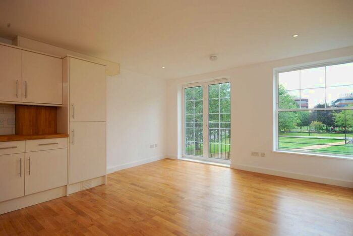2 Bedroom Flat To Rent In Black Prince Road, Vauxhall, London, SE11