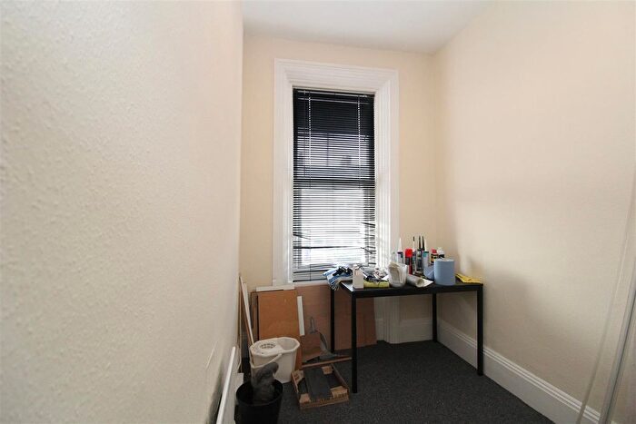 2 Bedroom Flat To Rent In Heaton Park Road, Newcastle Upon Tyne, NE6