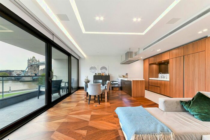 2 Bedroom Flat To Rent In One Tower Bridge, Crown Square, SE1