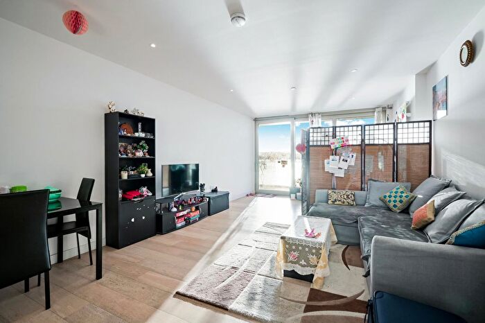 2 Bedroom Flat To Rent In Liner House, Royal Wharf, E16