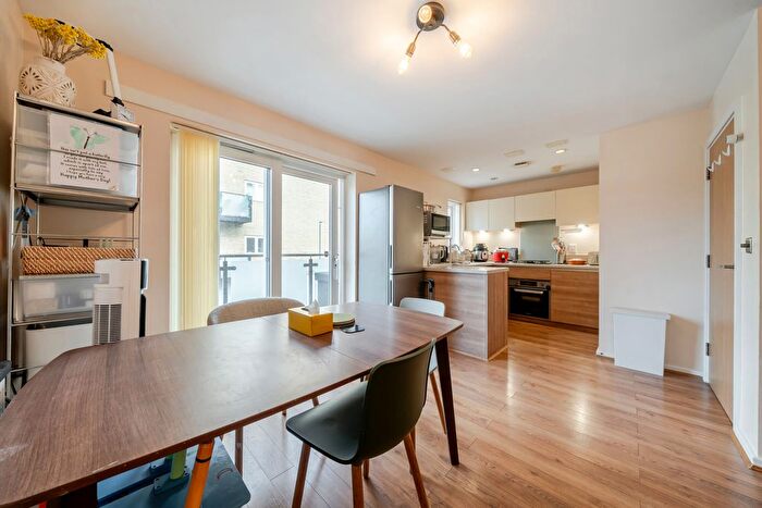2 Bedroom Flat For Sale In Talehangers Close, Bexleyheath, DA6