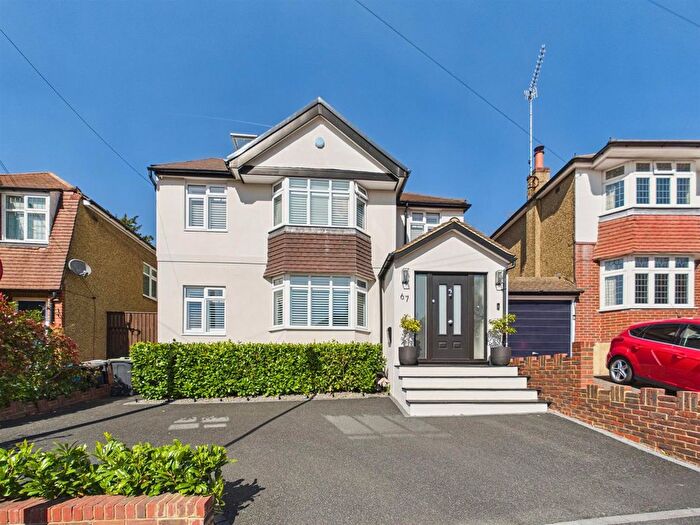 5 Bedroom Detached House For Sale In Mead Way, Coulsdon, CR5