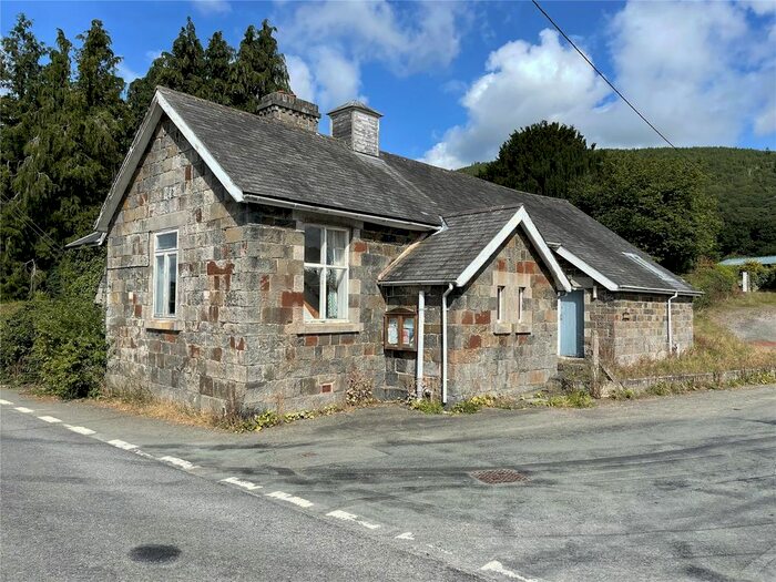 4 Bedroom Detached House For Sale In Llanwnog, Caersws, Powys, SY17