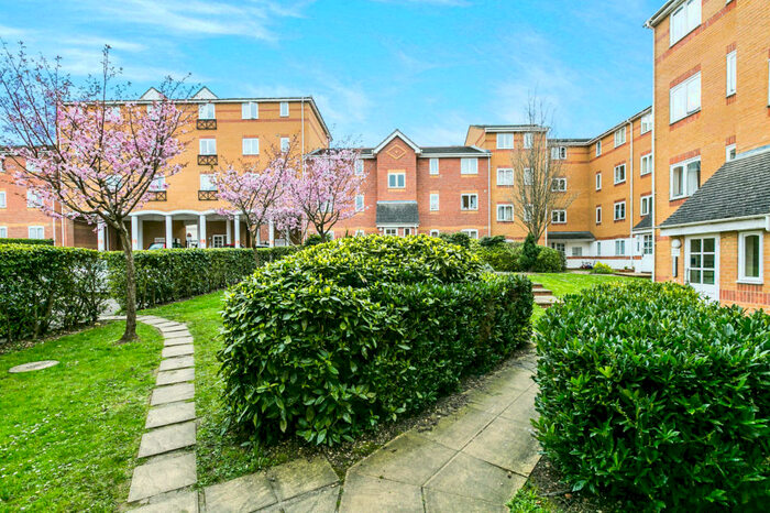 1 Bedroom Flat To Rent In Ascot Court, GU11