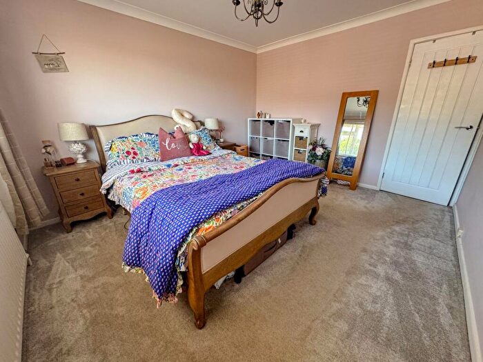 3 Bedroom Semi-Detached House For Sale In Wayman Road, Corfe Mullen, Wimborne, BH21 - Photo 8