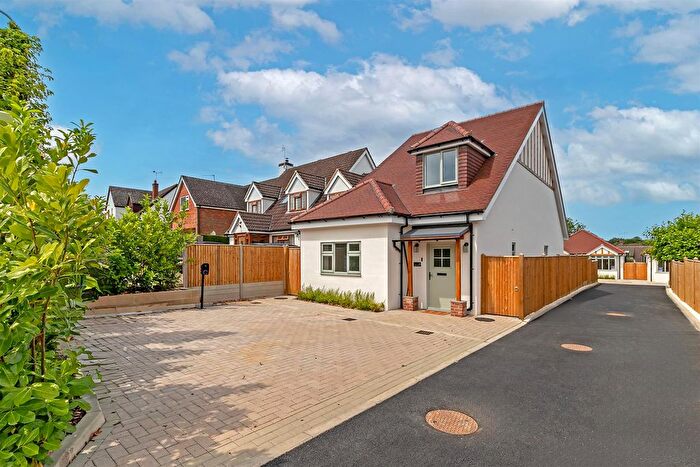 4 Bedroom Detached House For Sale In Highfield Road, Sandridge, St. Albans, AL4
