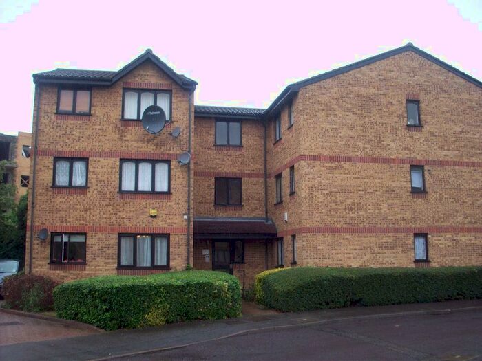 1 Bedroom Ground Flat To Rent In Gartons Close, Enfield, Middlesex, U.K, EN3