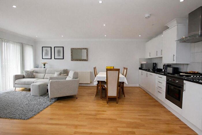 2 Bedroom Flat For Sale In Williow Tree Court, Balmoral Drive, Borehamwood, WD6