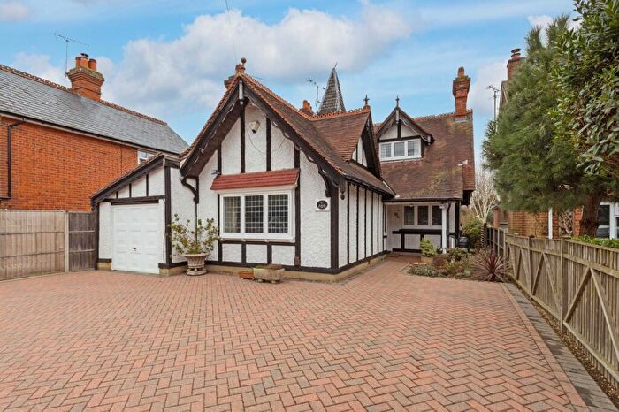 5 Bedroom Detached House For Sale In All Saints Avenue, Maidenhead, SL6