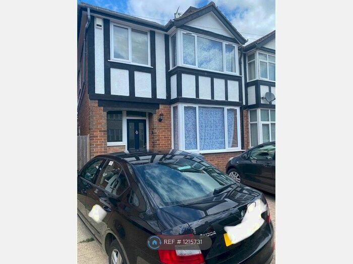 3 Bedroom Semi-Detached House To Rent In Hazelwood Road, Bedford, MK42