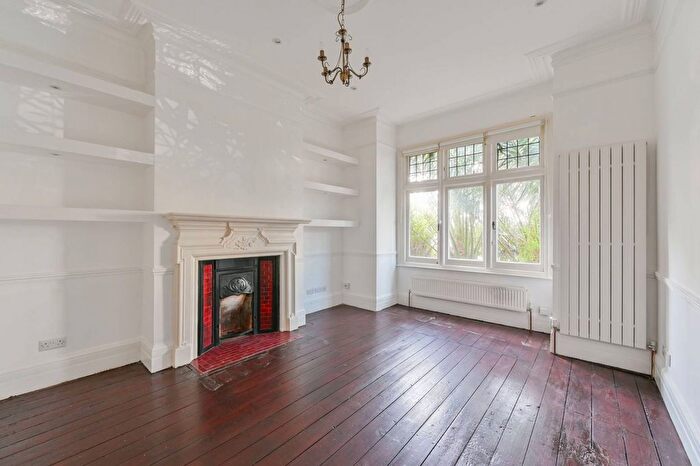 4 Bedroom Property To Rent In Ribblesdale Road, Furzedown, London, SW16