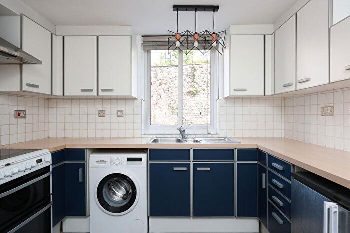 1 Bedroom Apartment For Sale In Ambrose Road | Cliftonwood, BS8 - Photo 8
