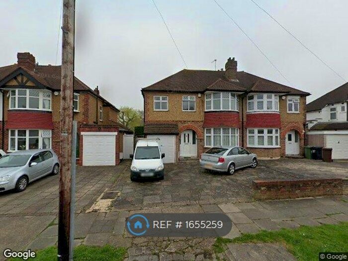 4 Bedroom Semi-Detached House To Rent In Woodlands Avenue, Worcester Park, KT4