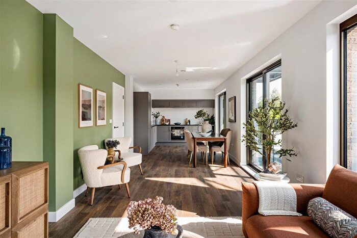 2 Bedroom Flat To Rent In Dace Road, Hackney, E3