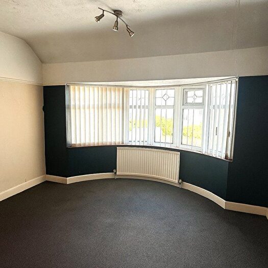3 Bedroom Semi-detached House For Sale In Chester Road, Castle Bromwich, Birmingham, West Midlands, B36