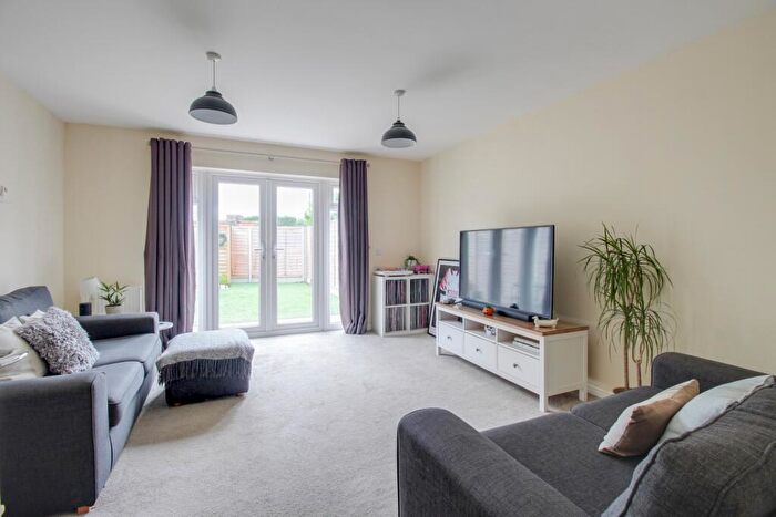 2 Bedroom Terraced House For Sale In Bushell Close, Leighton Buzzard, Bedfordshire, LU7