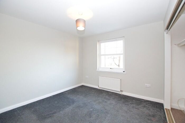 3 Bedroom Flat To Rent In Lemon Terrace, Leven, KY8