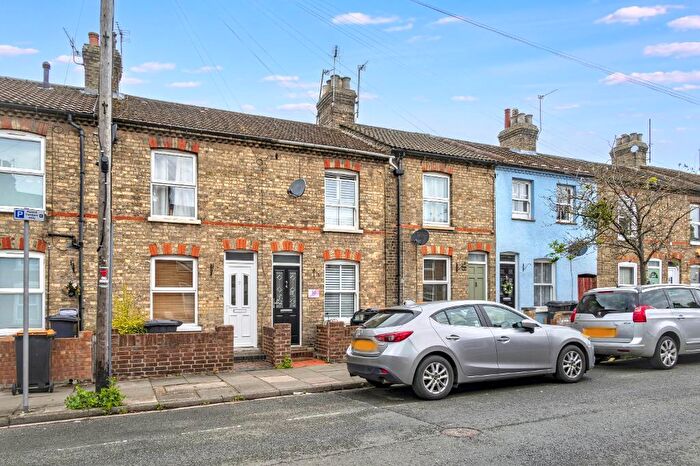 3 Bedroom Terraced House For Sale In Beaconsfield Street, Bedford, MK41