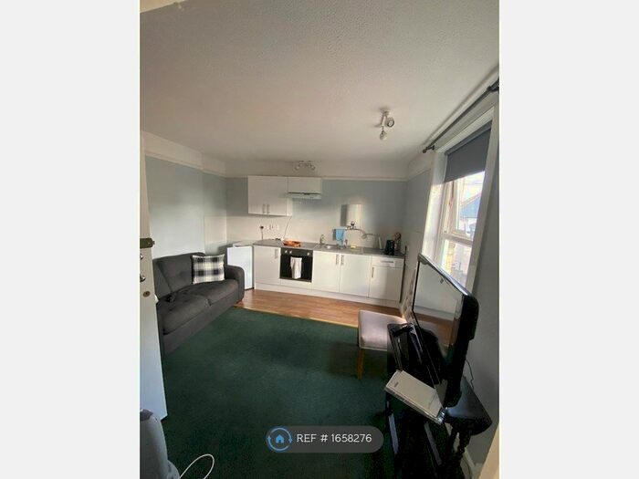 Studio To Rent In Glendinning Avenue, Weymouth, DT4