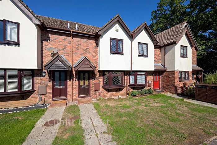 2 Bedroom Terraced House For Sale In Fleetwood Close, Tadworth, Surrey, KT20