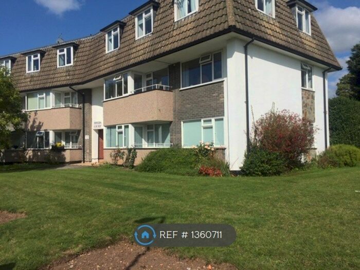 2 Bedroom Flat To Rent In The Fairway, Burnham, Slough, SL1
