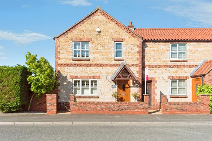 3 Bedroom Semi-Detached House For Sale In Wilsford Lane, Ancaster, Grantham, NG32