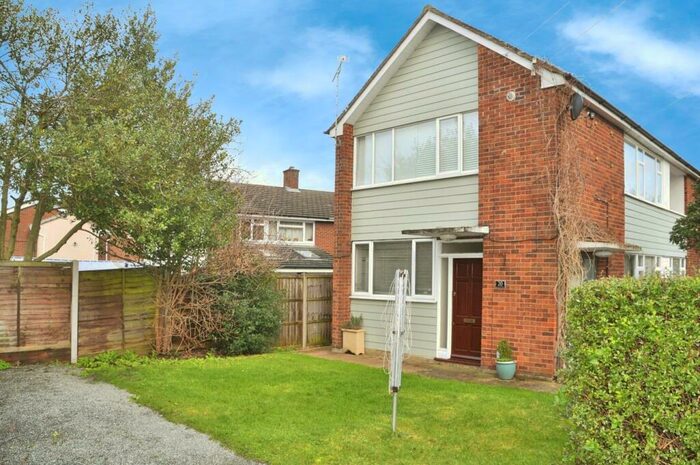 2 Bedroom Maisonette To Rent In The Drive, Chelmsford, CM1