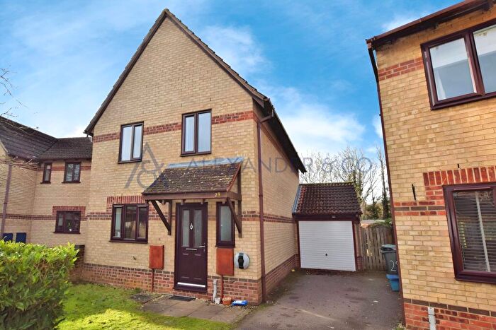3 Bedroom Semi-Detached House To Rent In Juniper Gardens, Bicester, OX26