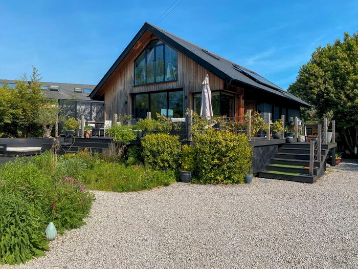 3 Bedroom Detached House To Rent In Towpath, Shepperton, TW17