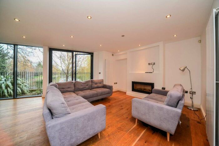 4 Bedroom House To Rent In Rushgrove Mews, Woolwich, London, SE18