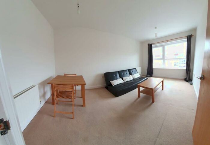 1 Bedroom Flat To Rent In Clarkson Court, Hatfield, Hertfordshire, AL10